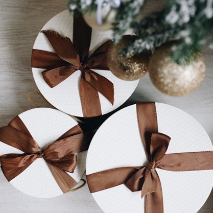 How to Wrap a Circular Gift Like a Pro