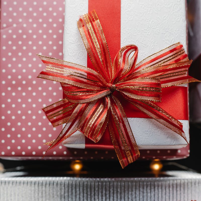 World Senior Citizens Day: Ways to Show Appreciation through Personalized Gift Wrapping